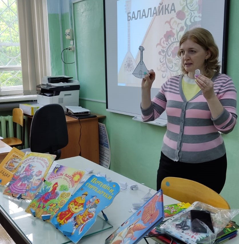 Конкурс рисунков к дню защиты детей в библиотеке